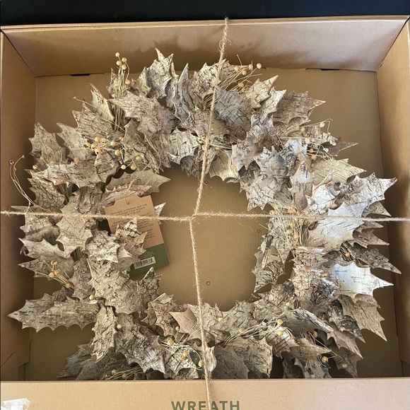 ⭐️ 21.2" Dried Birch Leaves & Berry Wreath Gray/White - Smith & Hawken - Picture 1 of 5